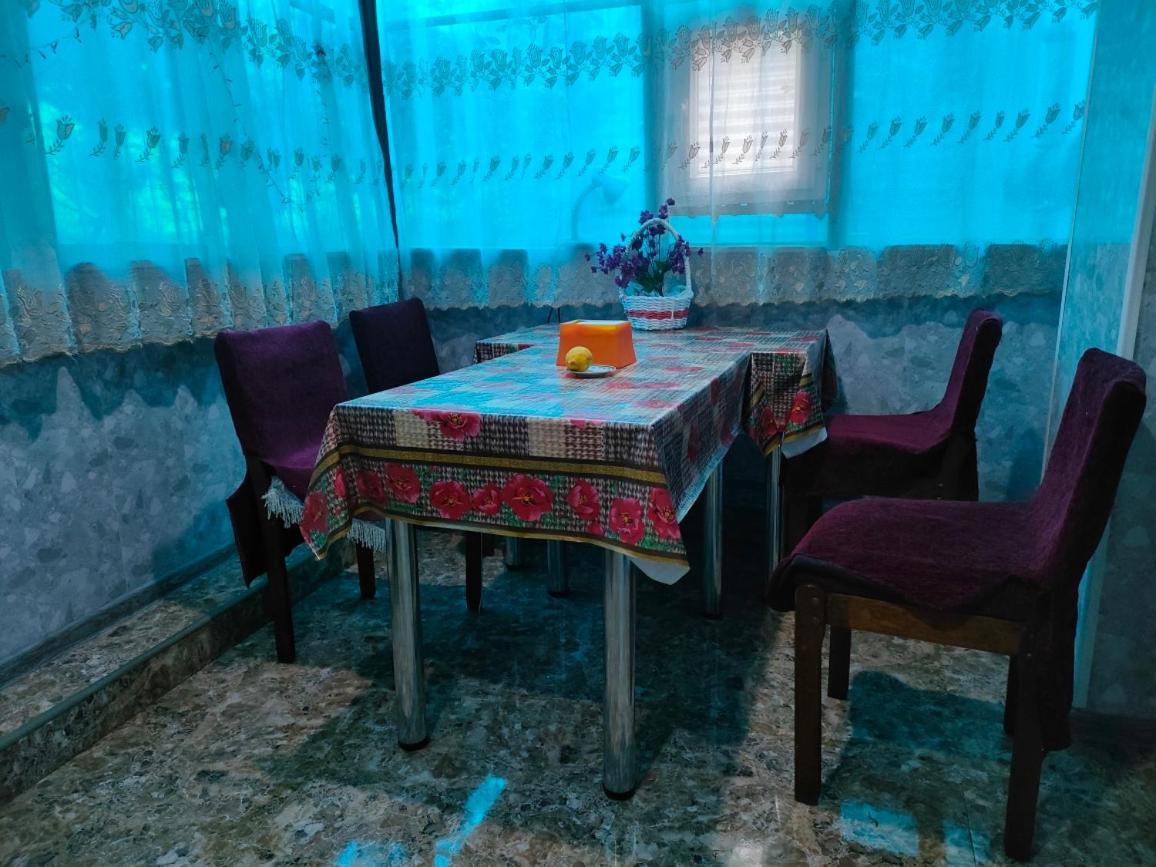 Guest House Nadejda Batoemi Buitenkant foto