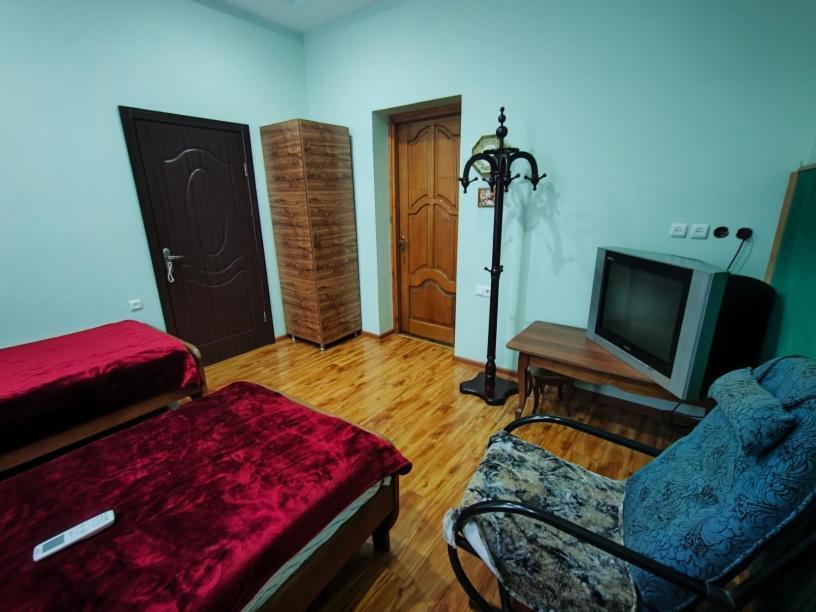 Guest House Nadejda Batoemi Buitenkant foto