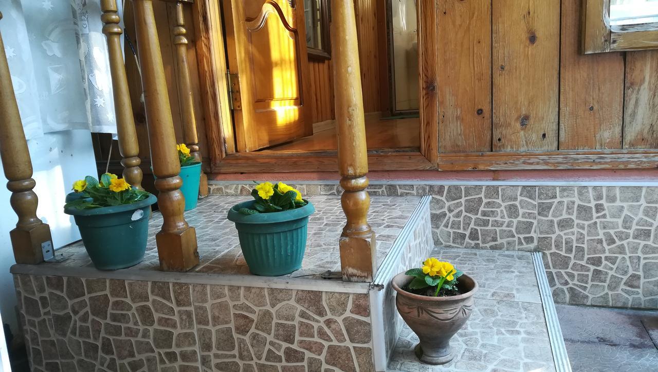 Guest House Nadejda Batoemi Buitenkant foto