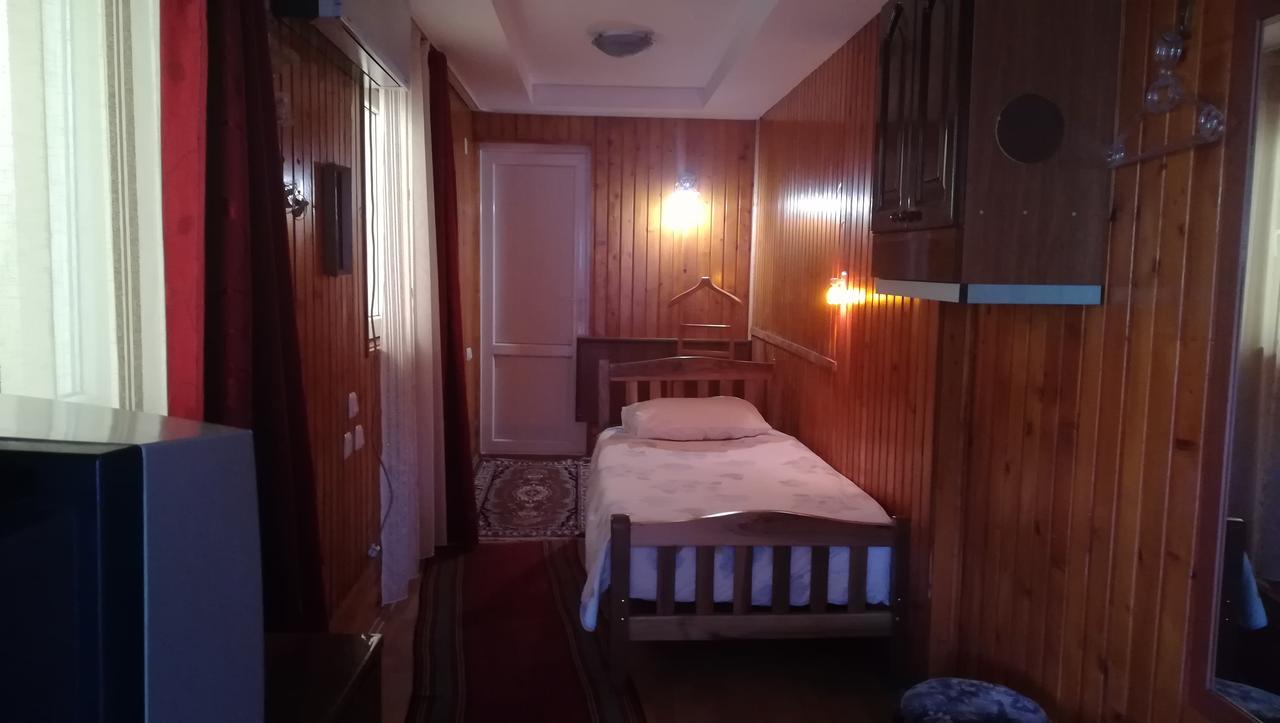 Guest House Nadejda Batoemi Buitenkant foto